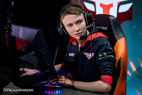 成都AG超玩会创造KPL赛事历史新篇章六连冠